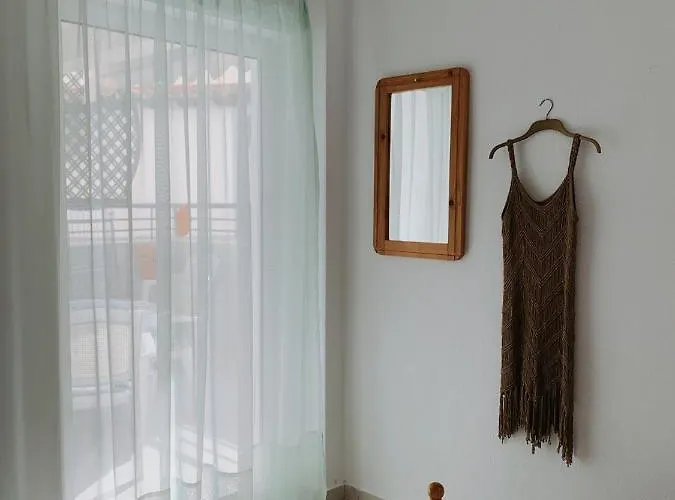 Homely 2-bedroom Close To The Apartament *