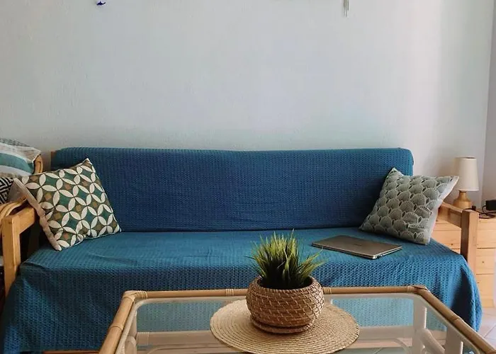 Homely 2-bedroom Close To The Apartament *